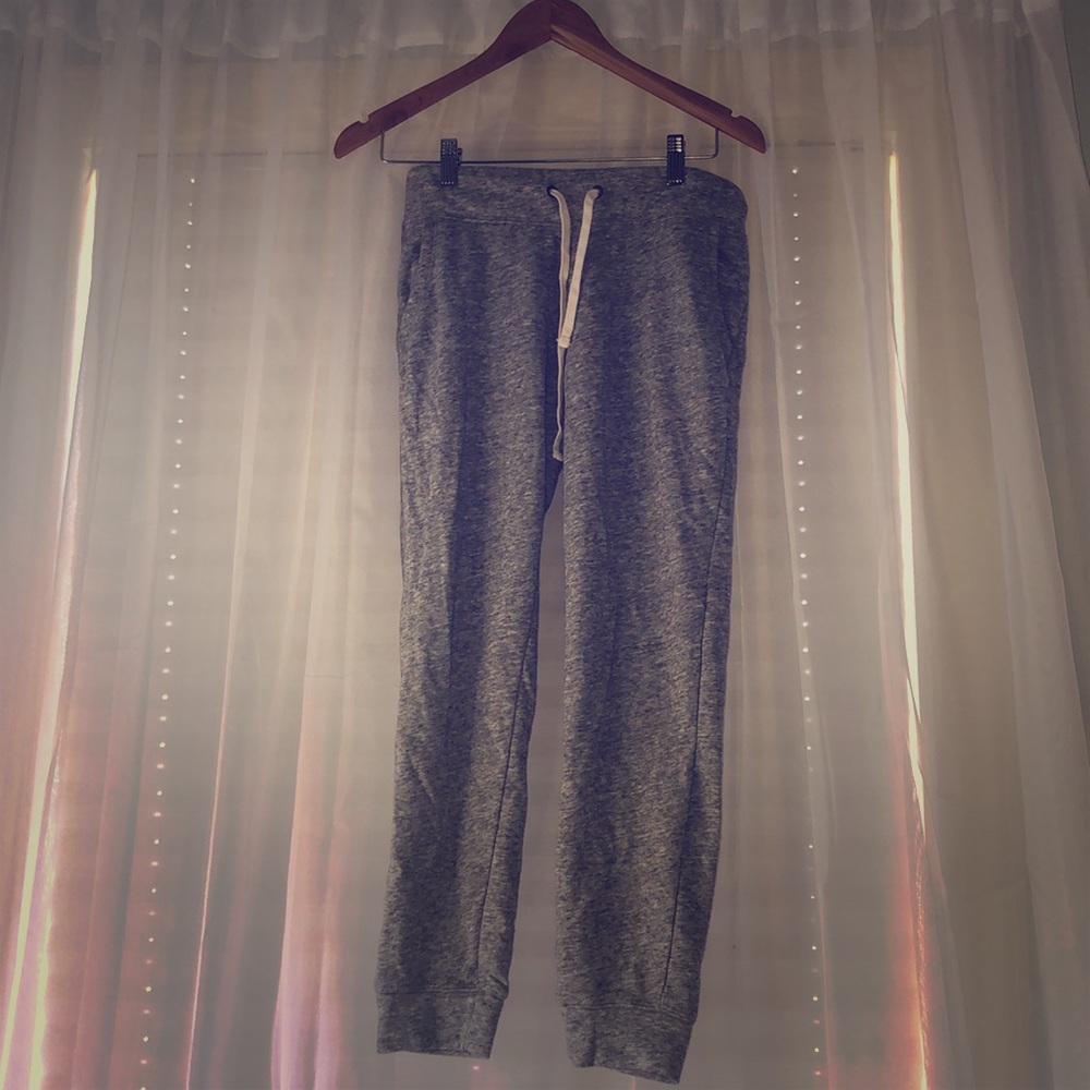grey joggers w/pockets